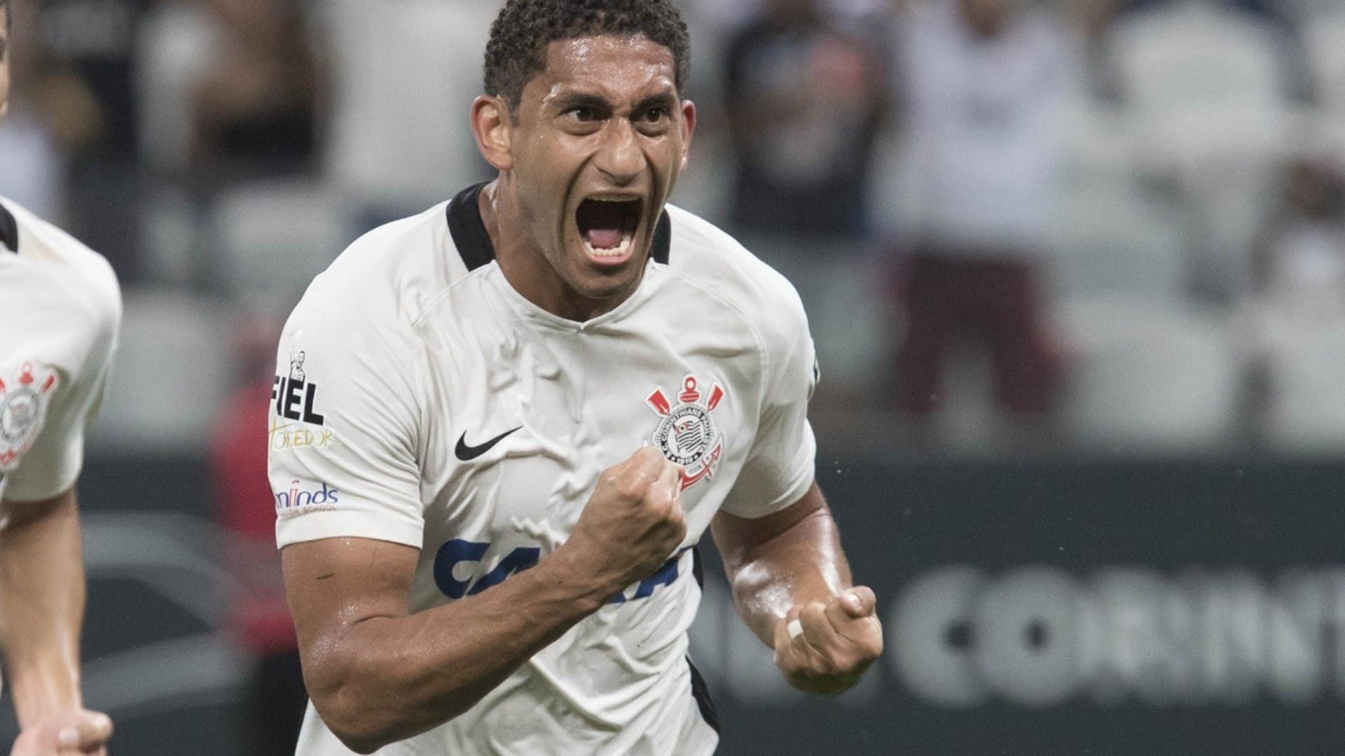 Debandada de jogadores brasileiros do futebol russo pode fazer zagueiro se juntar ao Galo
