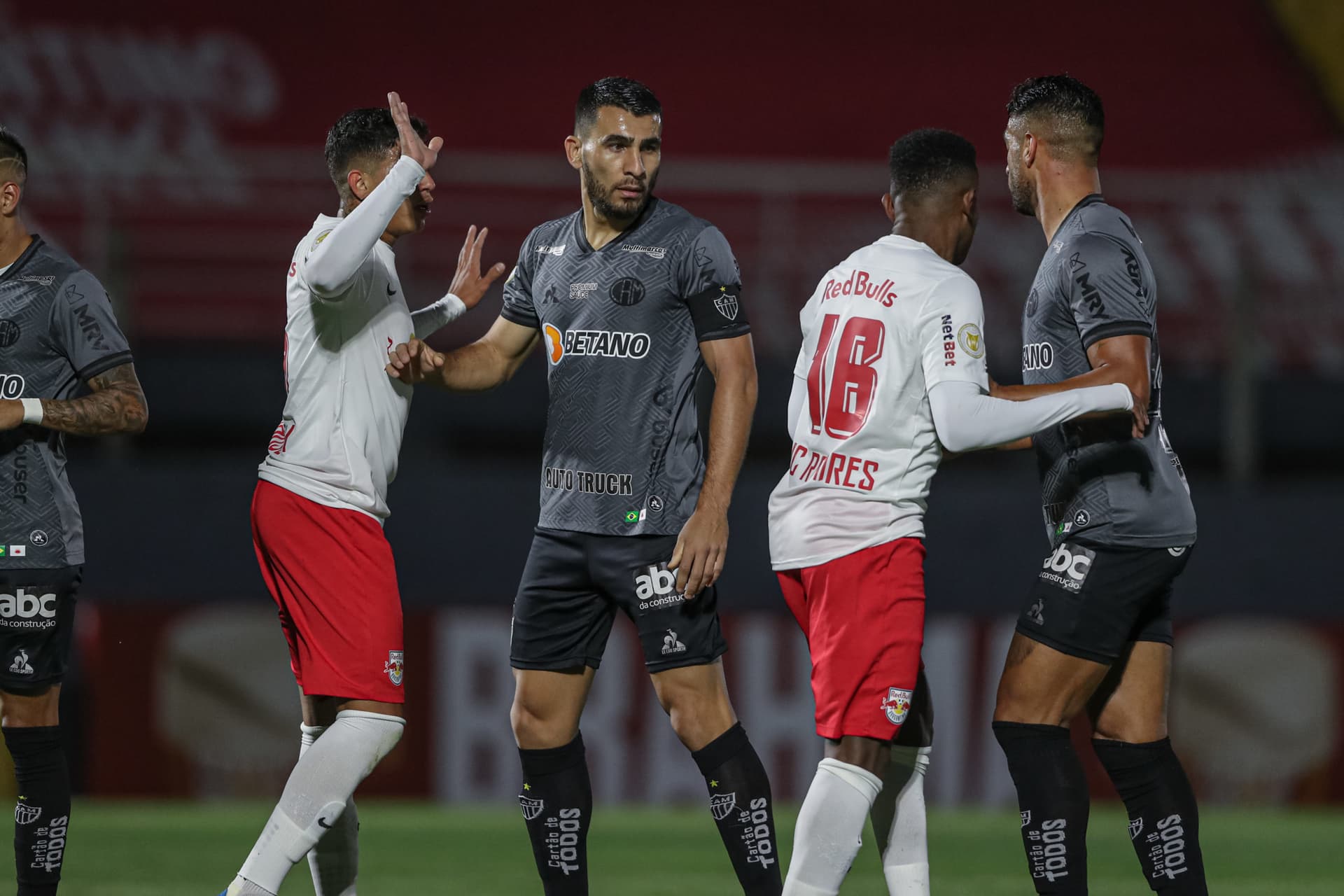 Defensor fez parceria vitoriosa com Junior Alonso, que deixou o Galo recentemente