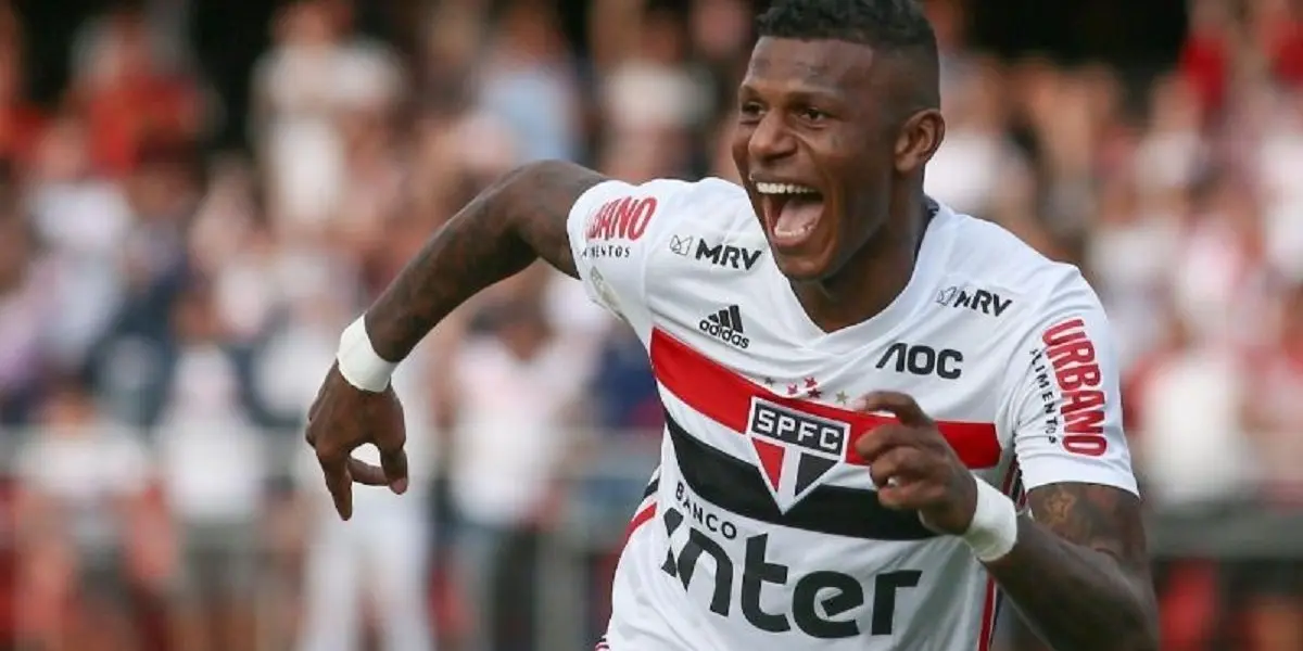 Defensor perdeu a partida mas ganhou uma nova polêmica