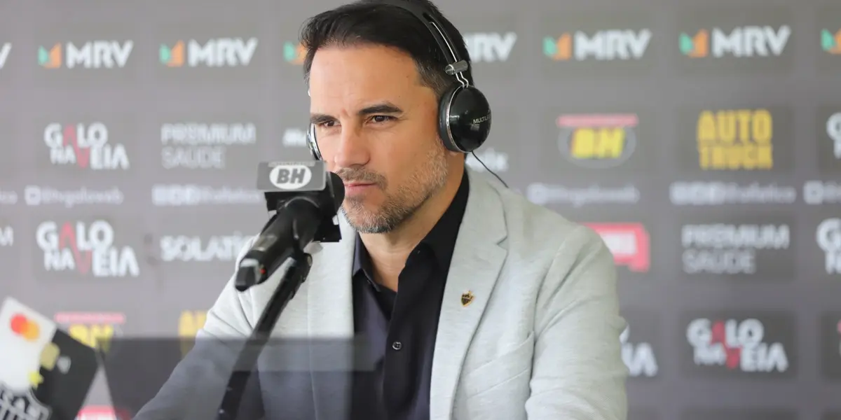 Depois de eliminação na Copa do Brasil, o Galo quer superar seu rival da Libertadores no mercado da bola