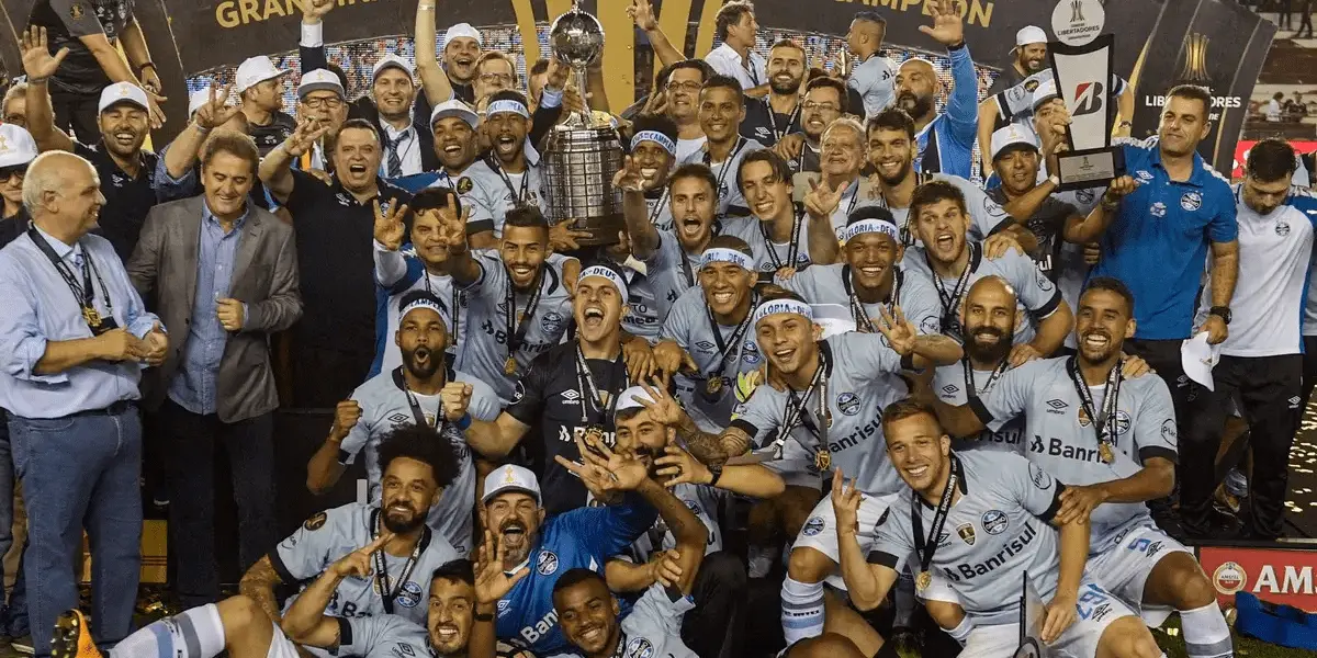 Desde a chegada do atacante uruguaio Luis Suárez, o Grêmio viu um aumento significativo em seu número de sócios. Em apenas quatro meses