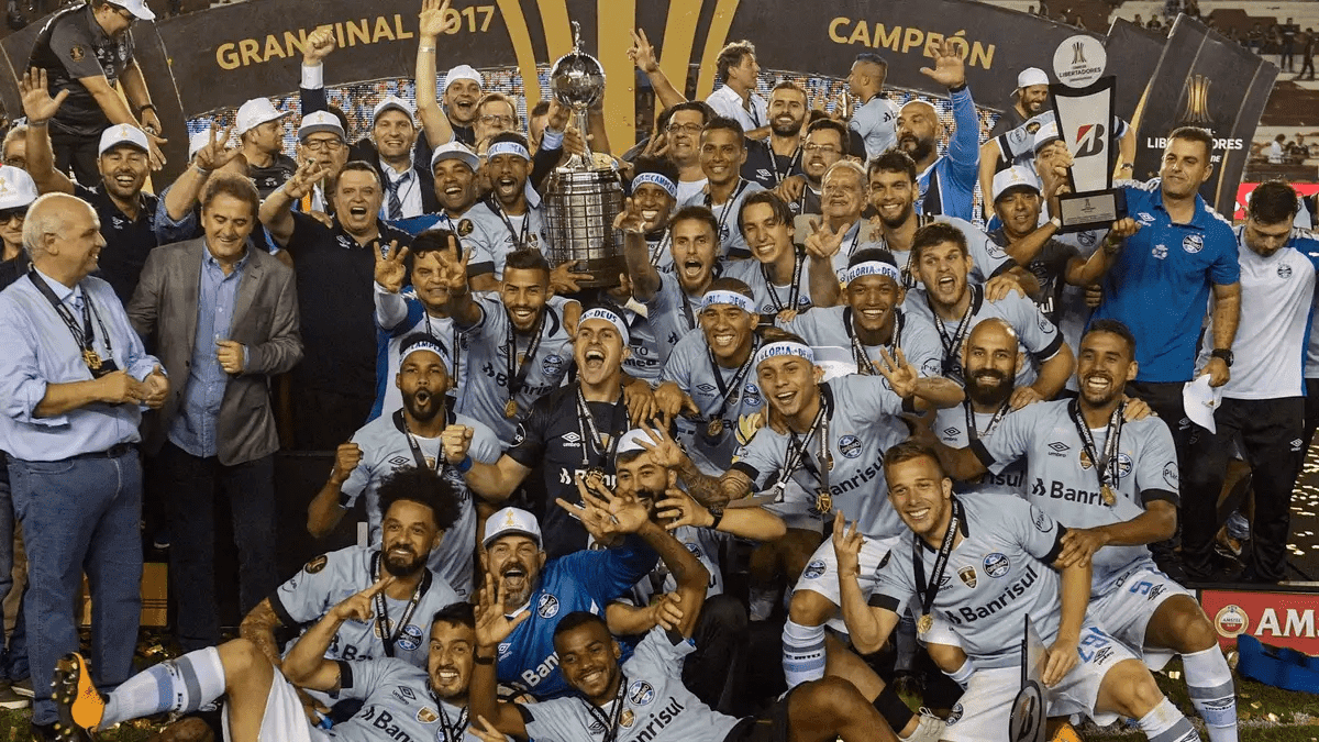 Desde a chegada do atacante uruguaio Luis Suárez, o Grêmio viu um aumento significativo em seu número de sócios. Em apenas quatro meses