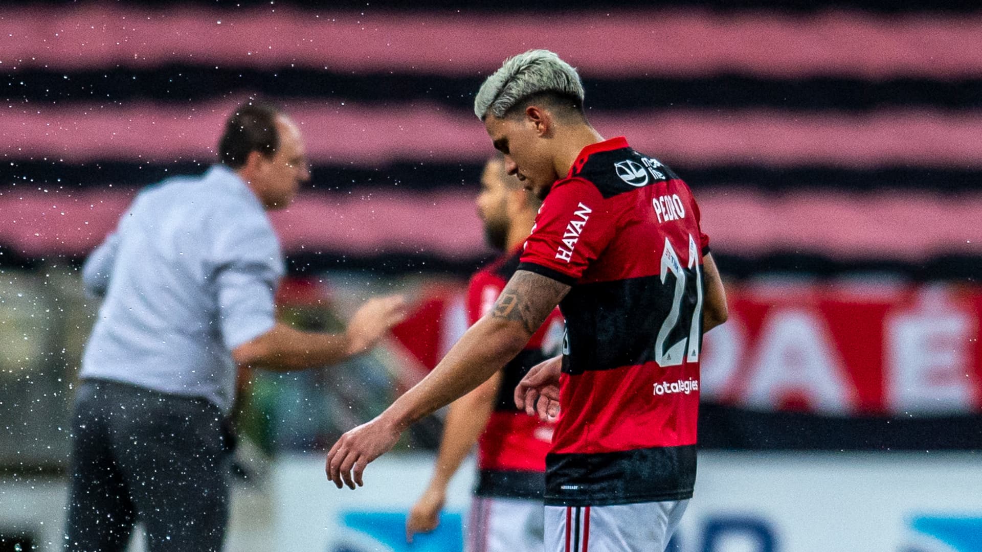Despedida de Gerson foi ofuscada por fúria de Pedro