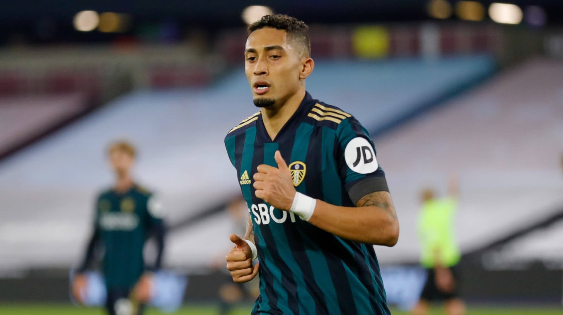 Destaque do Leeds United, brasileiro deve assinar com o clube alemão na próxima janela de transferências