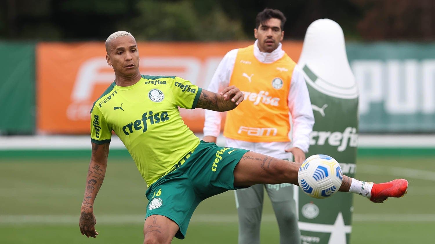 Deyverson faz cobrança ao Palmeiras após voltar a marcar um gol em longa espera