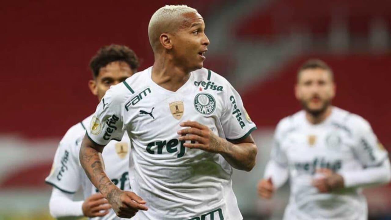 Deyverson ganha a confiança dos torcedores fora de campo com torcedor que é símbolo do clube