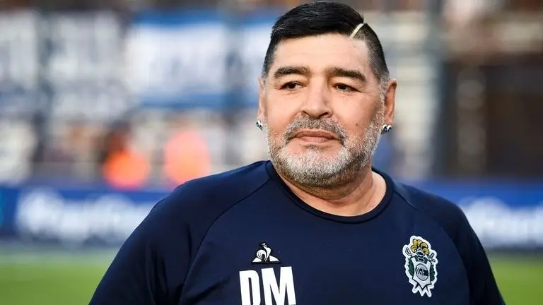 Diego Armando Maradona foi muito afetado emocionalmente por alguns acontecimentos que baixaram seu ânimo e desencadearam uma depressão profunda que fez com que os '10' começassem a baixar a guarda antes de sua morte