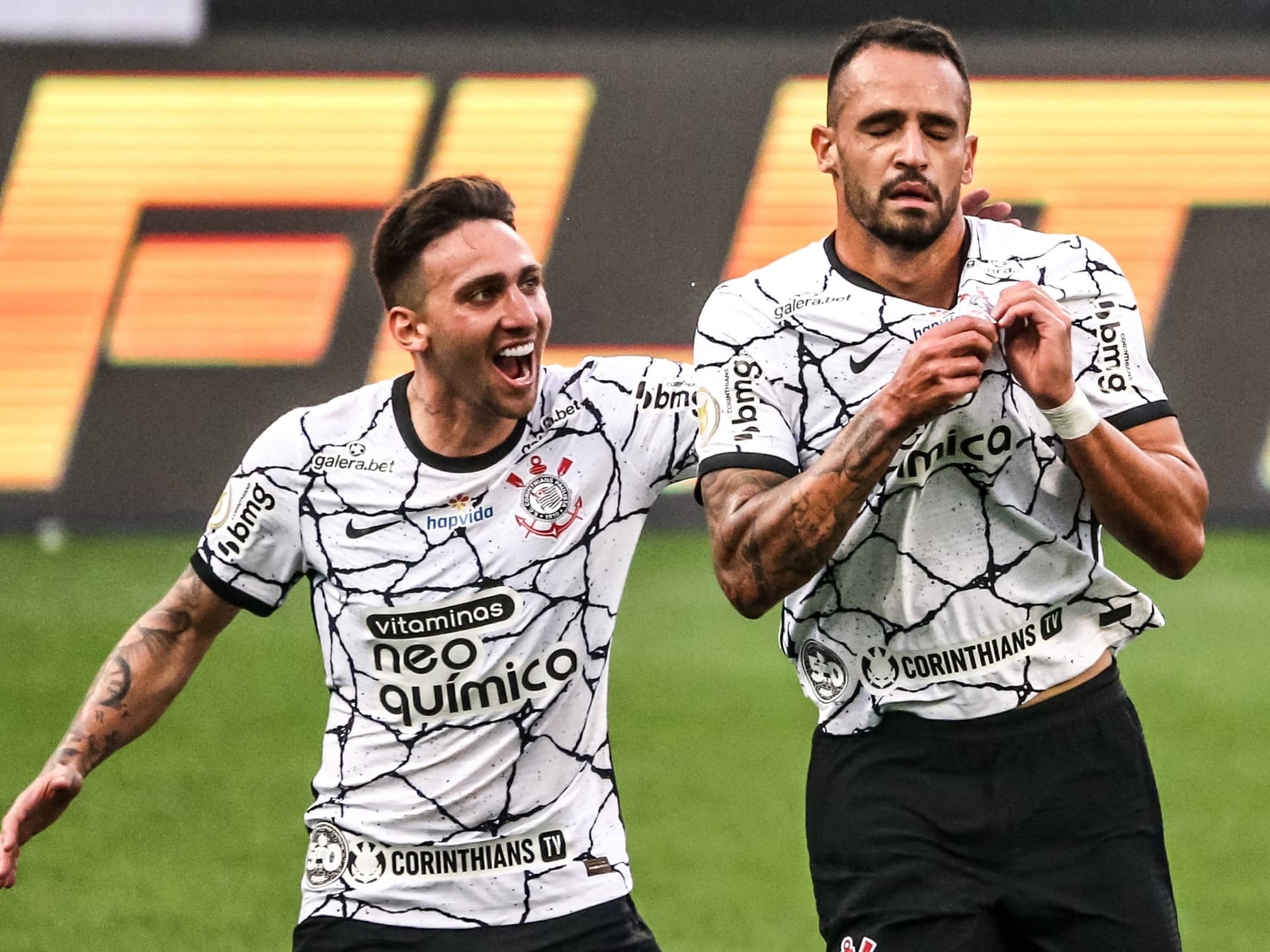 Diretor de futebol revelou que alguns jogadores ganham acima do teto estabelecido