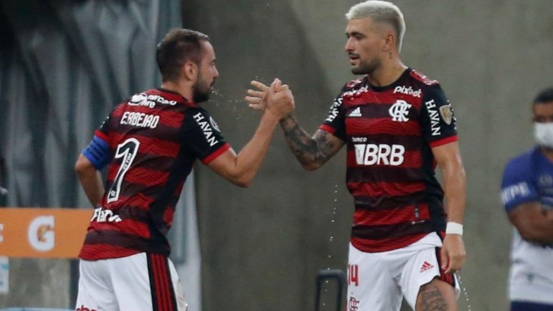 Diretoria do Flamengo foi pega de surpresa com manobra argentina