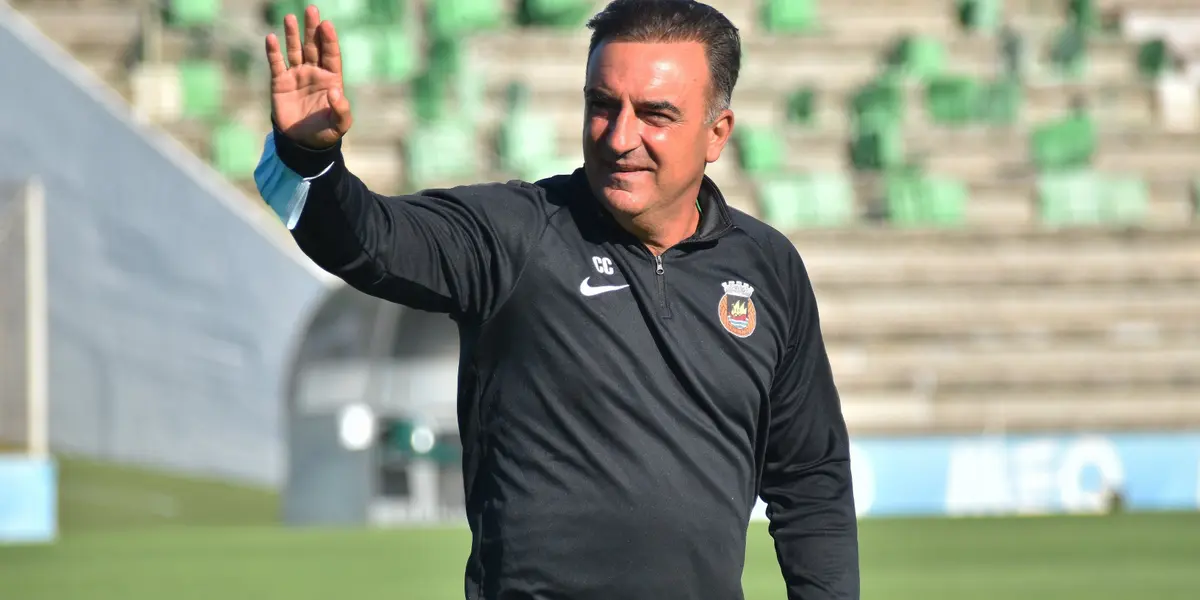 Diretoria do Galo consulta Carlos Carvalhal como plano B para o ex-treinador do Benfica