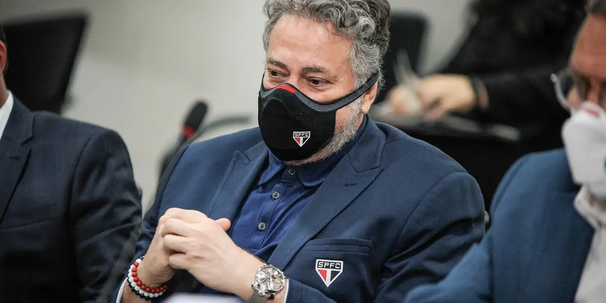 Dirigente deixou escapar a provável chegada de dois jogadores em suas redes sociais