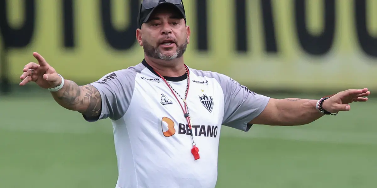 Dirigente não revelado 'soltou o verbo' sobre futuro do treinador do Galo
