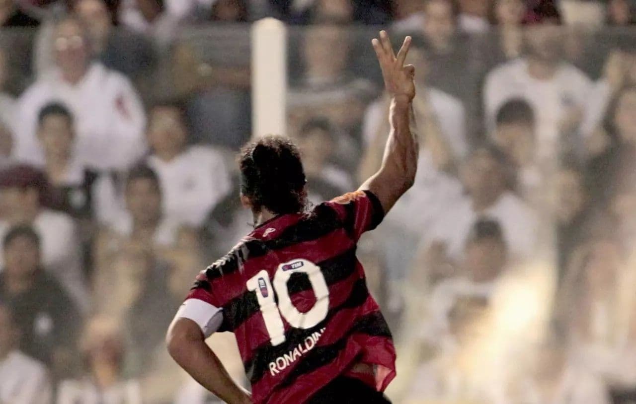 Dívida nasceu quando Ronaldinho deixou a Gávea em 2012