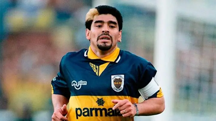 Dois membros da Assembleia de Representantes dos Membros fizeram um pedido formal para mudar o escudo do Boca Juniors em comemoração ao '10 ‘argentino, embora não fosse totalmente apreciado pelos torcedores do clube