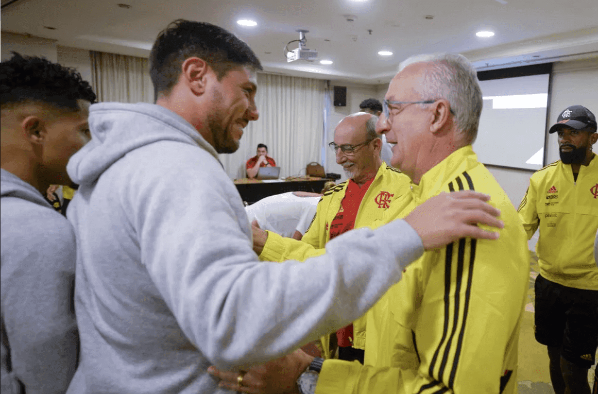 Dorival Jr já escalou o time que enfrentará o Internacional no Beira-Rio no sábado às 21h