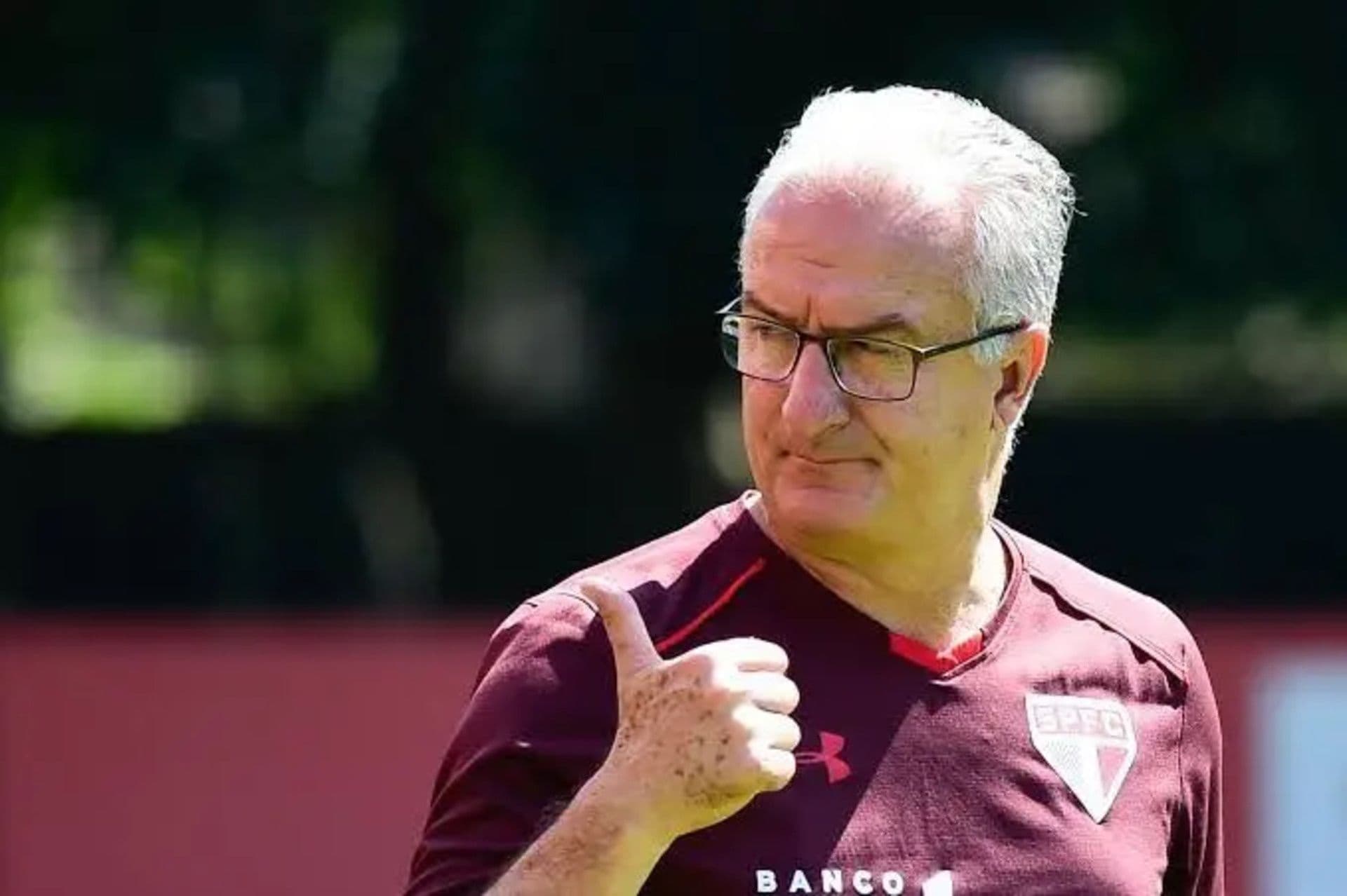Dorival Júnior, destacado técnico de futebol brasileiro, está preparado para enfrentar grandes desafios no comando do São Paulo