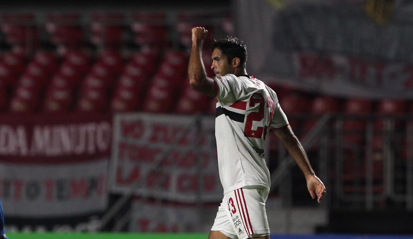 Eder quer aproveitar pré-temporada para convencer Rogério Ceni de que ele pode ser útil
