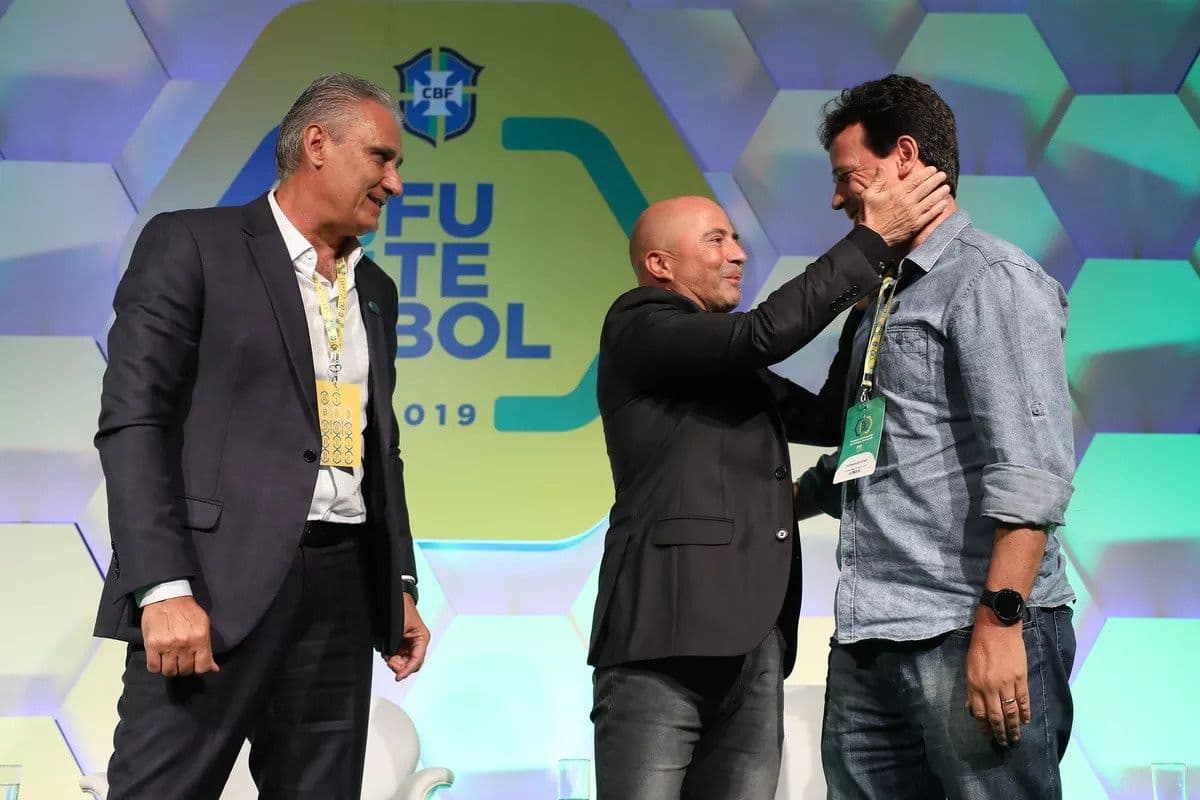 Ednaldo Rodrigues, presidente da CBF, declarou que já levantou mais de 26 possíveis nomes para assumir o Brasil