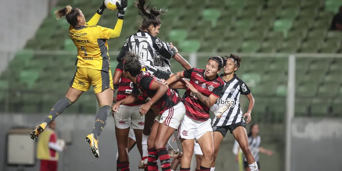 Ela foi revelada no Santos, mas ganhou os holofotes com a camisa do Corinthians