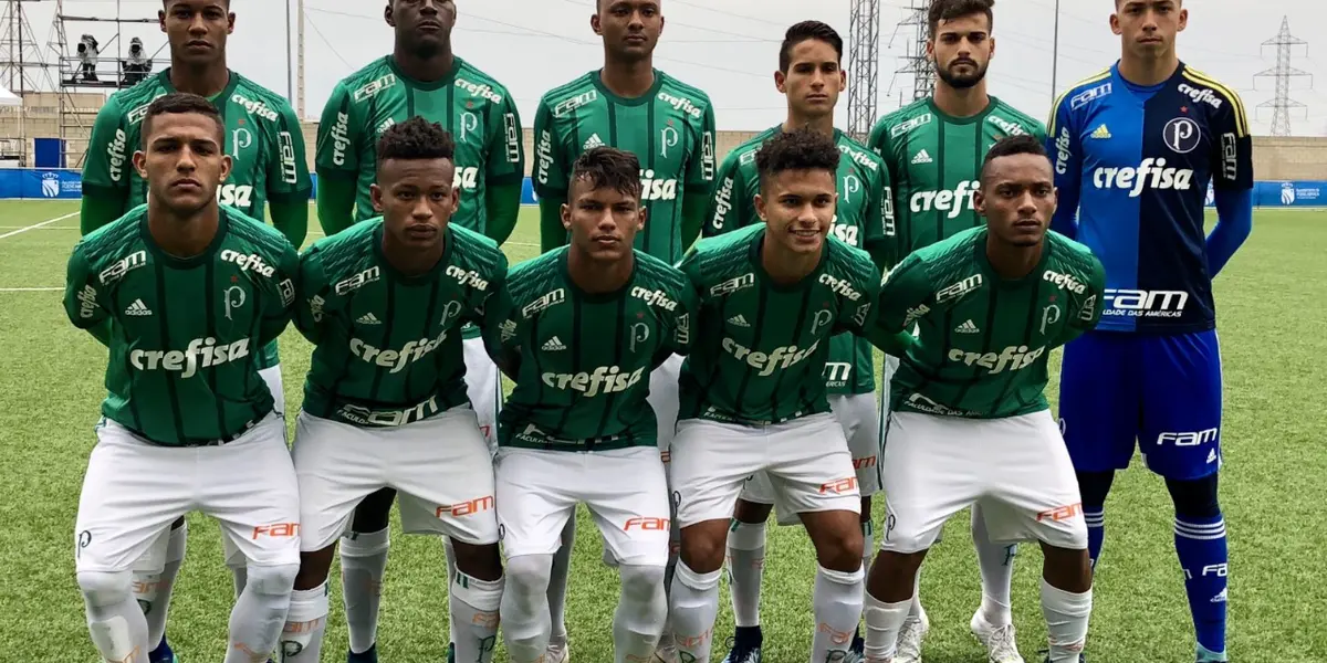 Ele ainda espera por sua chance no time principal, sob comando de Abel Ferreira