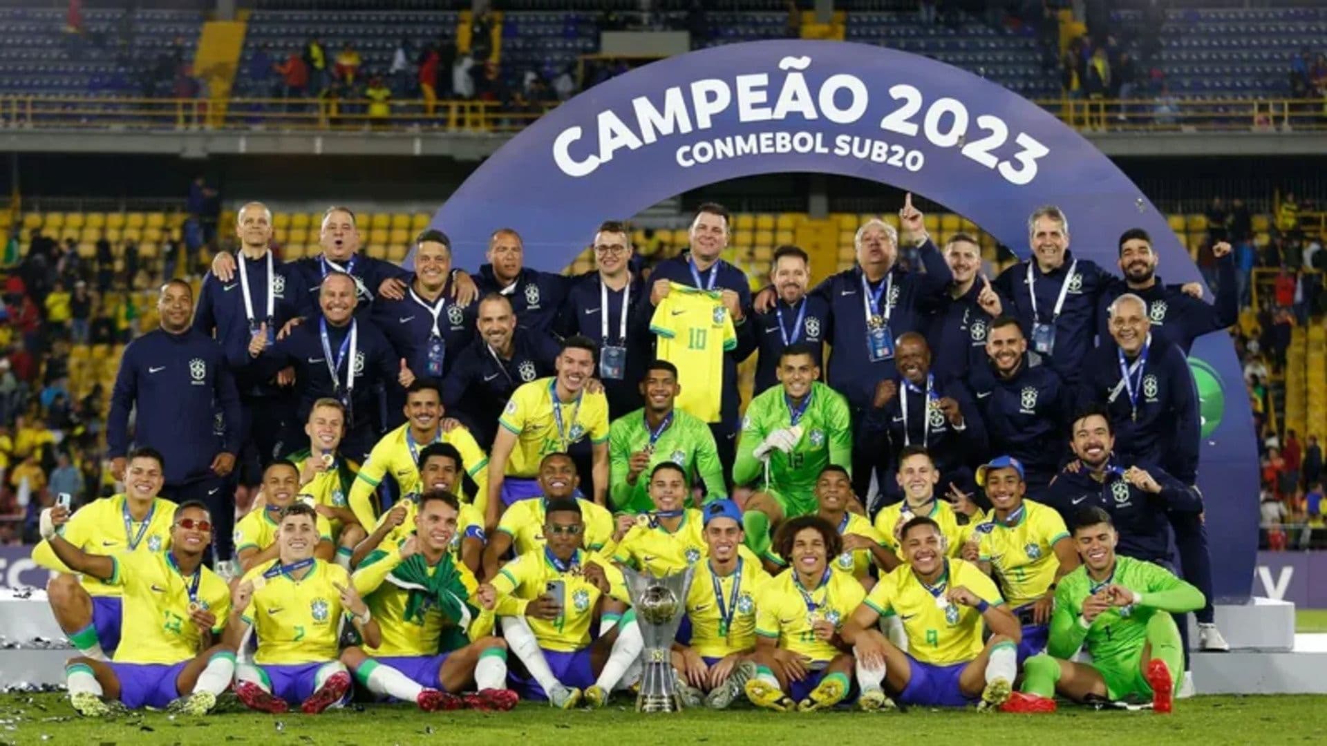 Ele é jovem mas já está brilhando no Brasil e pode ser convocado pelo novo técnico da seleção brasileira principal. A torcida está ansiosa por isso