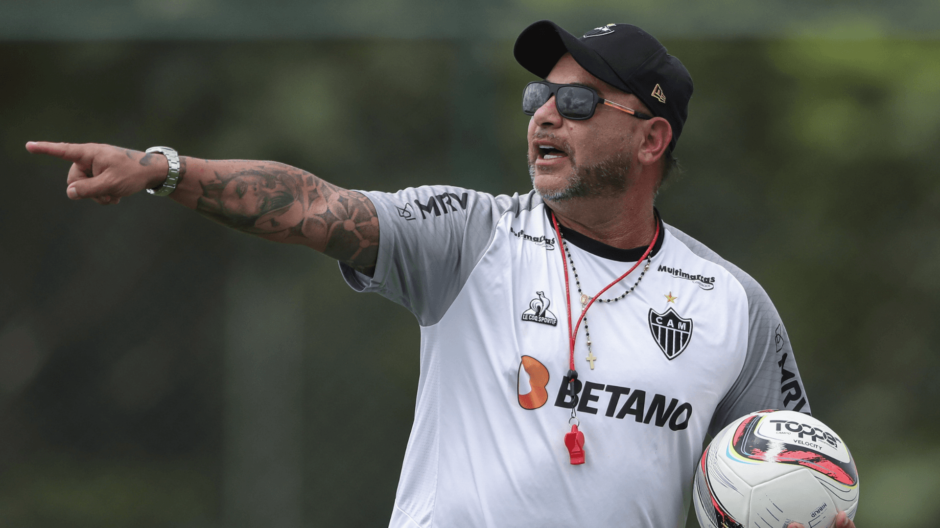 Ele é tido como o "talismã" do treinador, mas pode estar indo embora