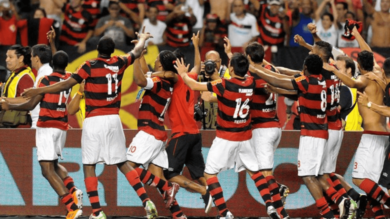 Ele é tratado como ídolo por onde passa
