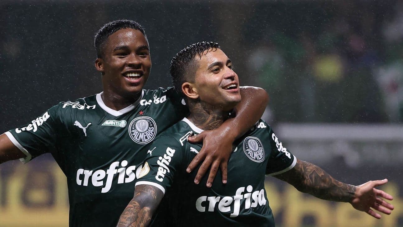 Ele é visto como o futuro do futebol brasileiro, mas não vem jogando nada