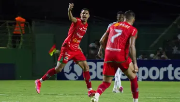 Ele já defendeu o Vasco e agora acabou com o Santos no Campeonato Paulista