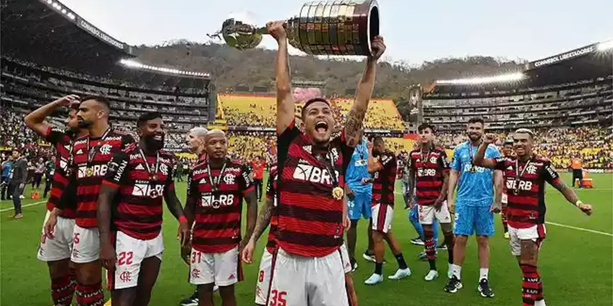 Ele passou pelo Flamengo, ganhou a Libertadores e agora muda de clube