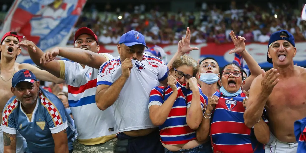 Ele vem para suprir a saída de Renato Kayzer