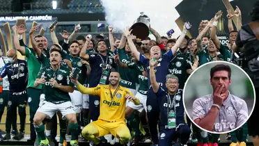 Elenco do Palmeiras e Abel Ferreira com a camisa do Palmeiras