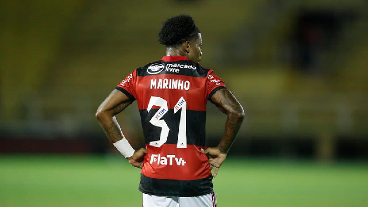 Elenco principal fez sua primeira partida na temporada, junto com o treinador Paulo Souza