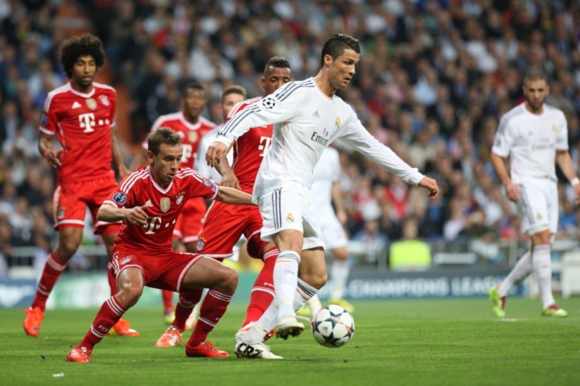 Em 2014, ele se consagrou na Copa do Mundo ao marcar o gol mais bonito do torneio, que rendeu elogios e aplausos de fãs e especialistas