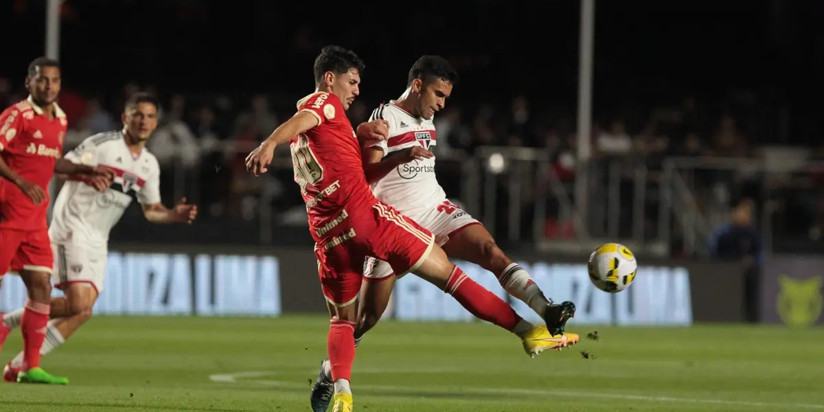 Em casa, o São Paulo adiantou a marcação para tentar atrapalhar a saída de bola do Fluminense no primeiro tempo