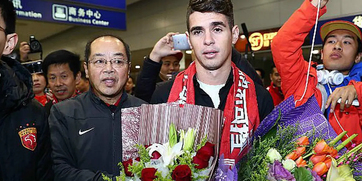 Em dezembro de 2016, o Shanghai Port FC pagou 60 milhões de euros ao Chelsea pelo brasileiro, tornando-se assim a contratação mais cara da história do futebol chinês.