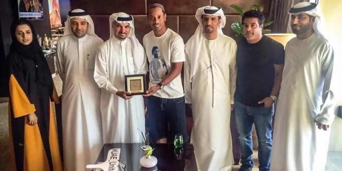 Em mais um de seus "rolês aleatórios" pelo mundo, o Bruxo foi presenteado da forma mais inusitada