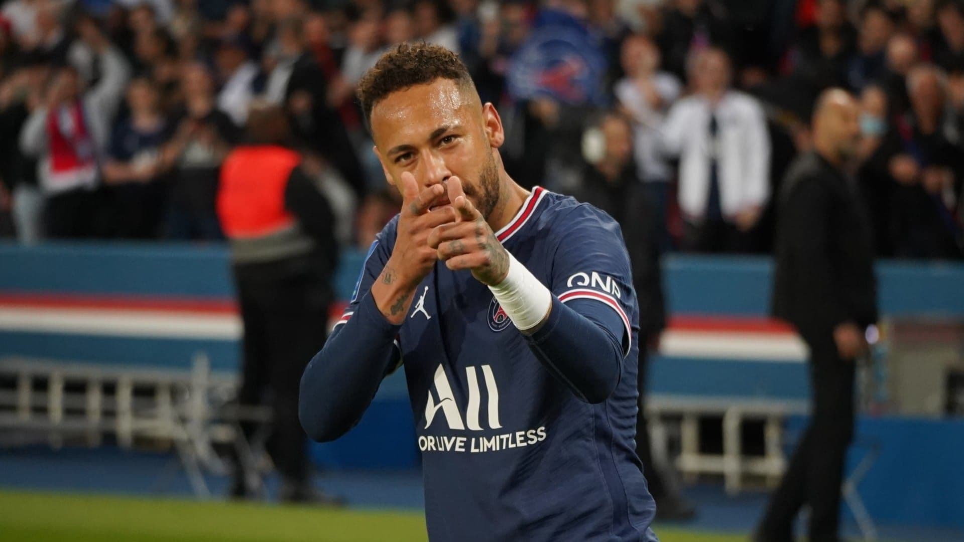 Em meio a tensões com a diretoria do PSG, Neymar surpreendeu a todos na última semana