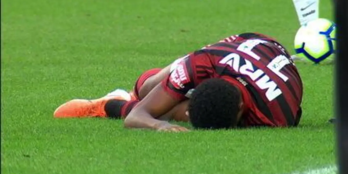 Em sua reestreia com o Manto Sagrado, jogador sofreu séria lesão e pode ser desfalque no Marrocos