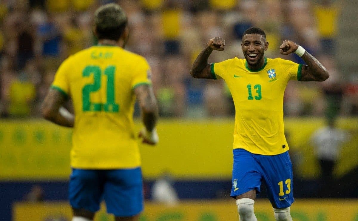 Emerson Royal, lateral do Tottenham, foi o grande culpado no gol de Marrocos