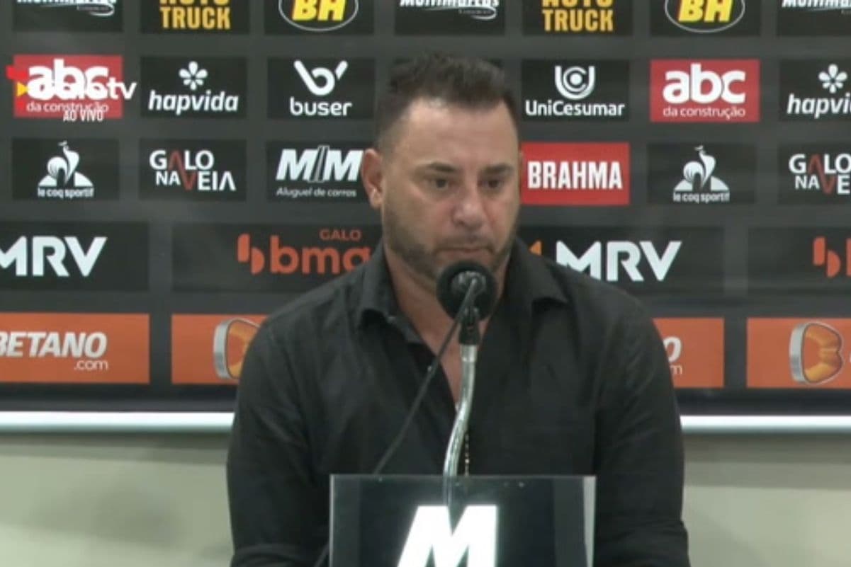 Empate diante do Coritiba fez críticas ao trabalho de El Turco aumentarem