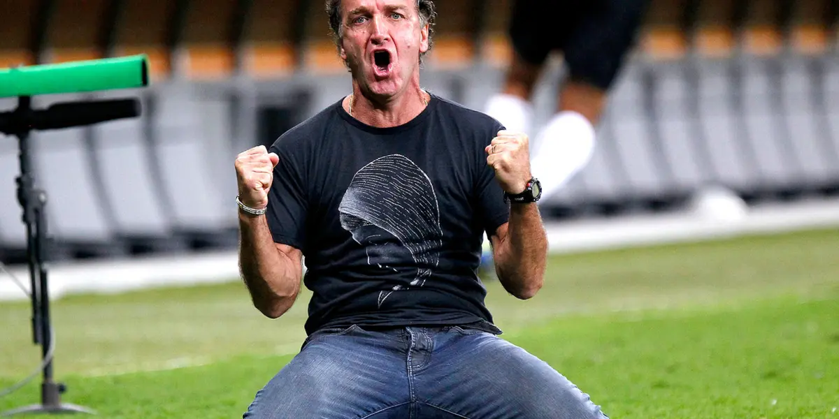 Empresário do têcnico nega contatos