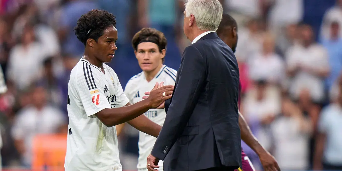 Endrick cumprimenta Carlo Ancelotti