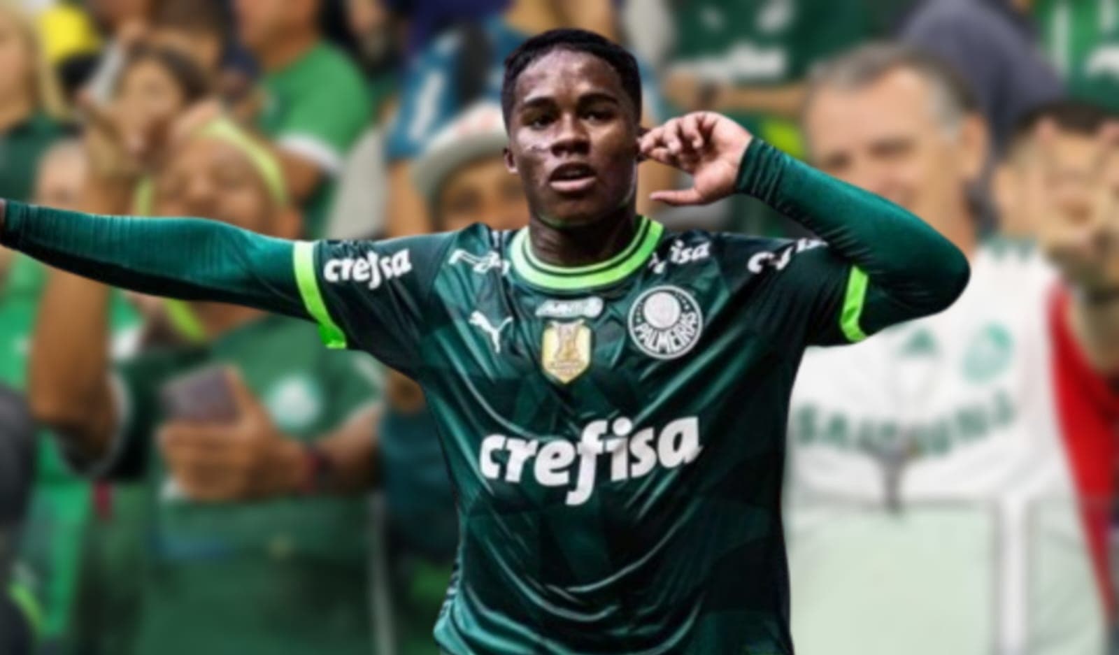 Endrick feliz com a camisa do Palmeiras