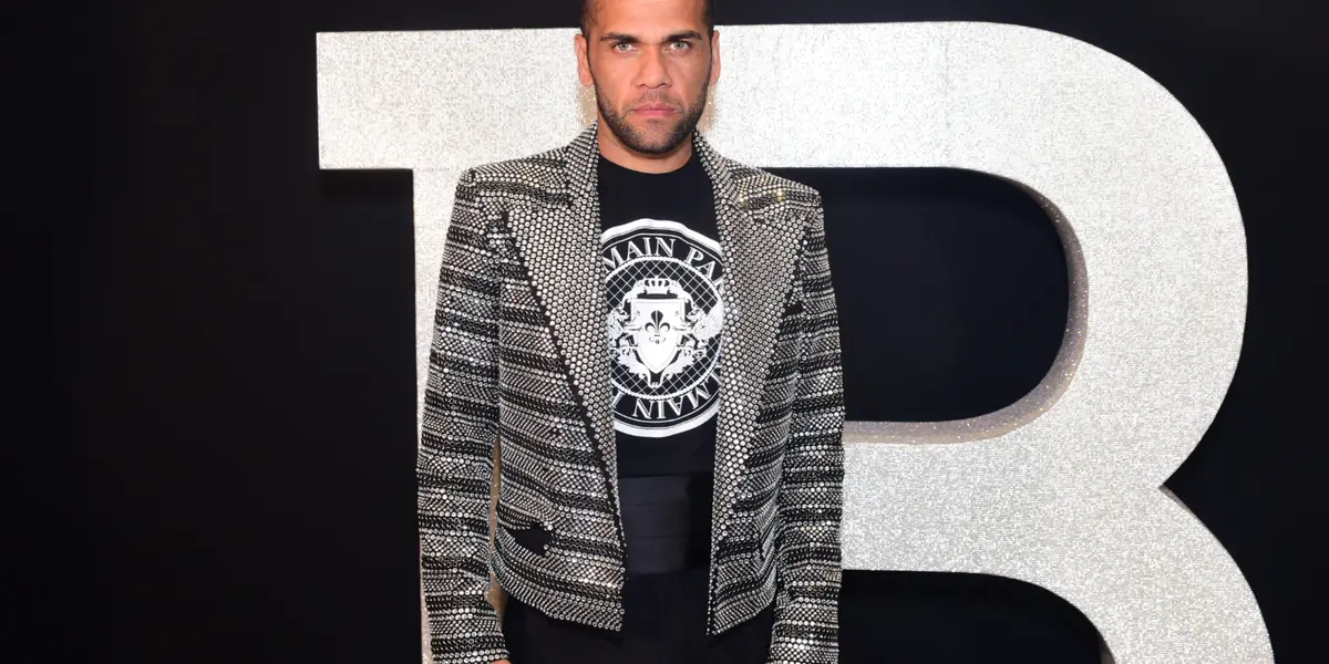 Enquanto busca um novo clube para seguir a carreira, Daniel Alves acumula um patrimônio milionário