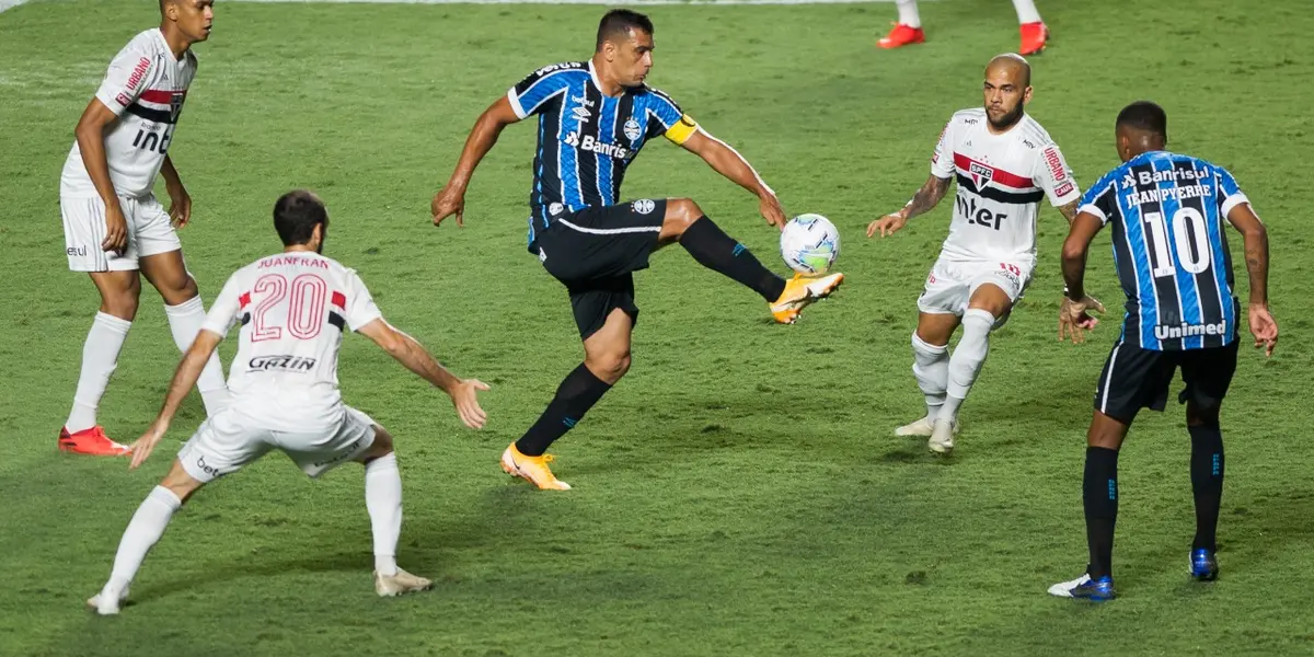 Enquanto o São Paulo briga para se distanciar da zona de rebaixamento, o Grêmio luta desesperadamente para sair de lá! Promessa de jogo disputado no Morumbi