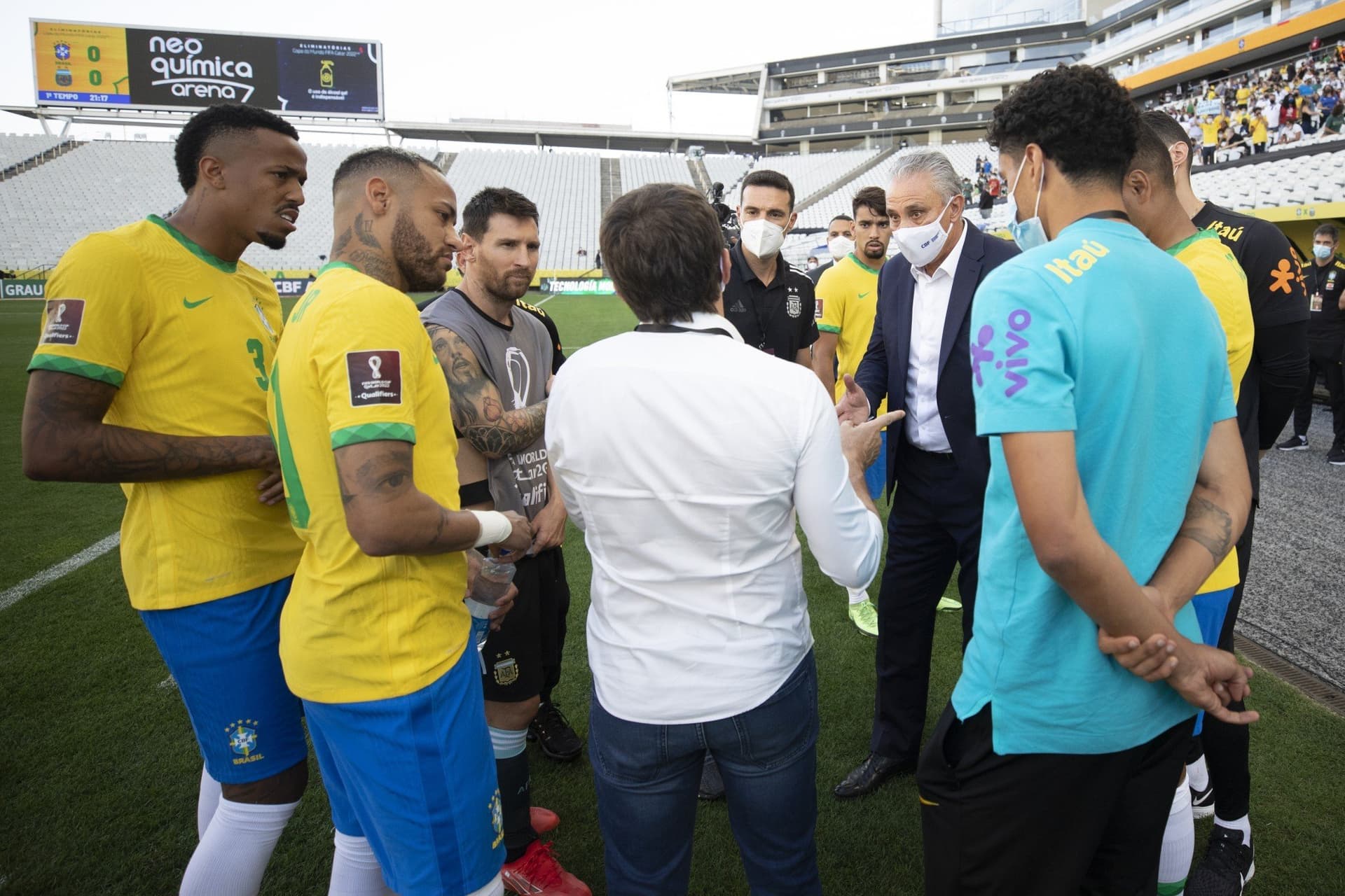 Entidade máxima do futebol sul-americano, Conmebol apenas assiste a tragédia criada no clássico Brasil x Argentina