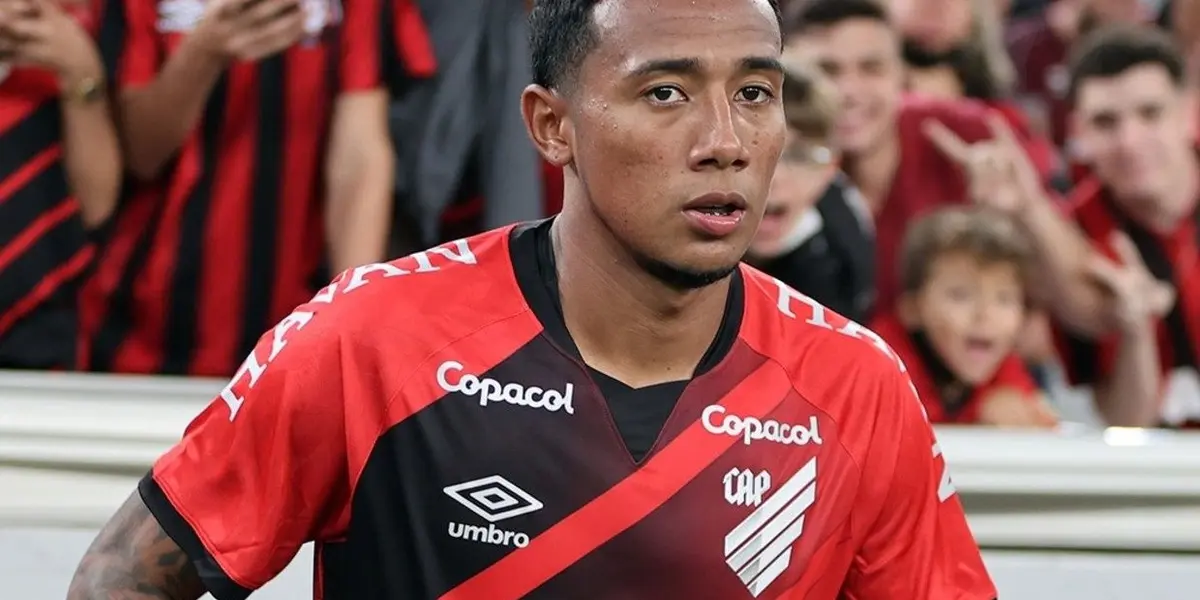 Equatoriano teve o seu contrato rescindido após deixar o Athletico-PR