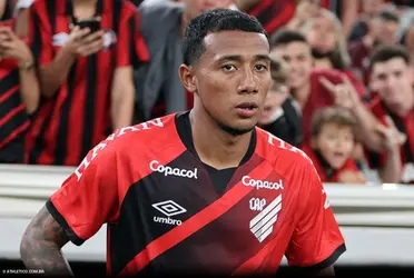 Equatoriano teve o seu contrato rescindido após deixar o Athletico-PR