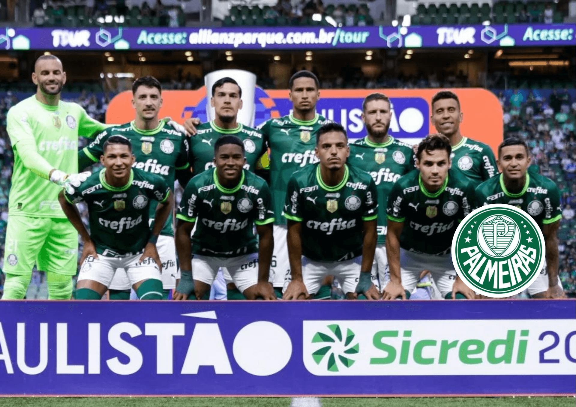 Equipe do Palmeiras no Paulistão de 2023 e o escudo do Palmeiras ao lado